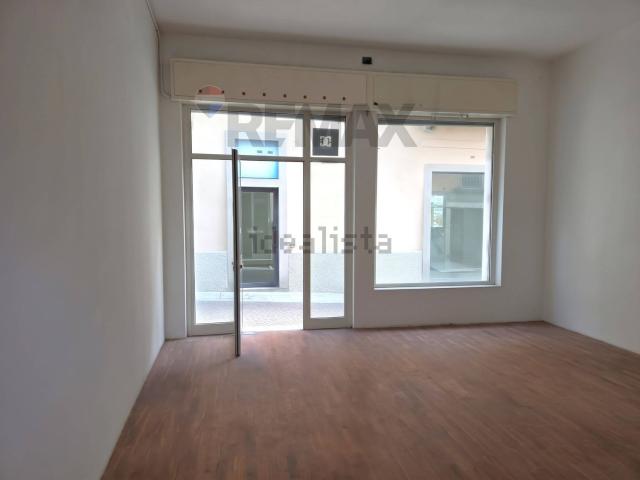 Locale Commerciale in vendita a Piazza, Palazzolo sull'Oglio