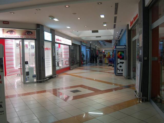 Locale Commerciale in vendita a Unione dei comuni Valli del Reno, Lavino e Samoggia, Bazzano