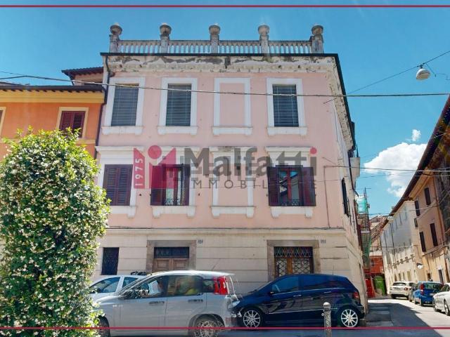 Locale Commerciale in vendita a Piazza Tevere, Rieti