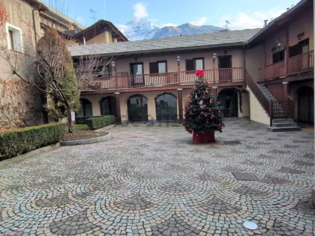 Locale Commerciale in vendita a Le Gotrau, Aosta
