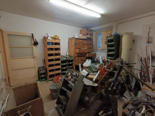 Locale Commerciale in vendita a Bandino, Firenze