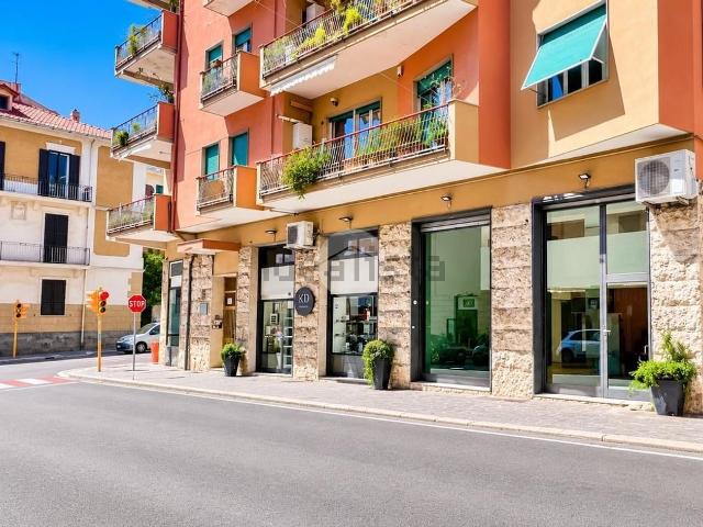 Locale Commerciale in vendita a Gaeta, Latina