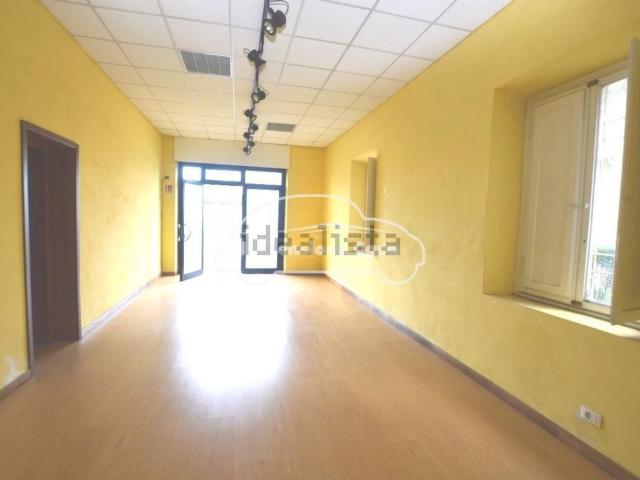 Locale Commerciale in vendita a Santissima Annunziata, Bagni Di Lucca Ponte