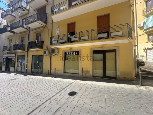 Locale Commerciale in vendita a Borgo Medievale, Agropoli