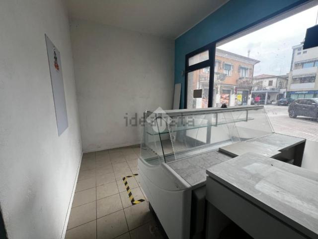 Locale Commerciale in vendita a Campagna Lupia, Veneto