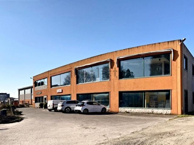 Locale Commerciale in vendita a Bellinzago Novarese, Novara