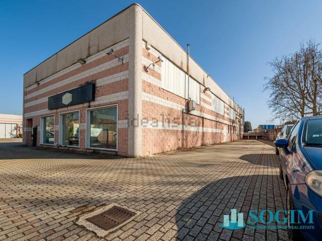 Locale Commerciale in vendita a Castano Primo, Lombardia