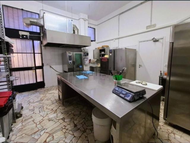 Locale Commerciale in vendita a Piemonte, Alessandria