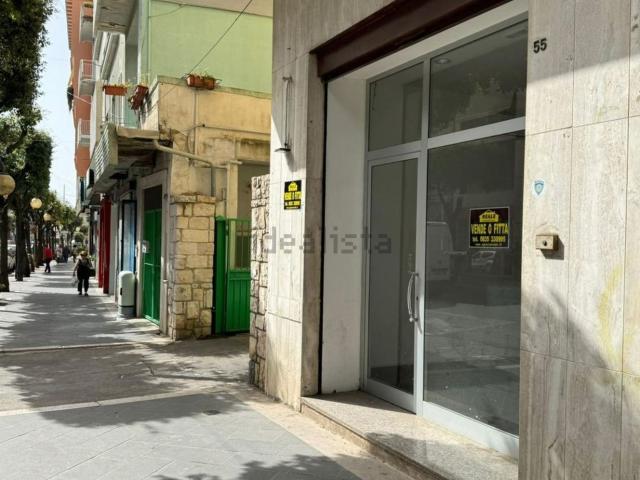 Locale Commerciale in vendita a Pedale della Palomba, Matera
