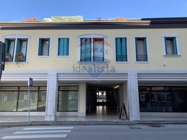 Locale Commerciale in vendita a Lambioi, Zoldo Alto