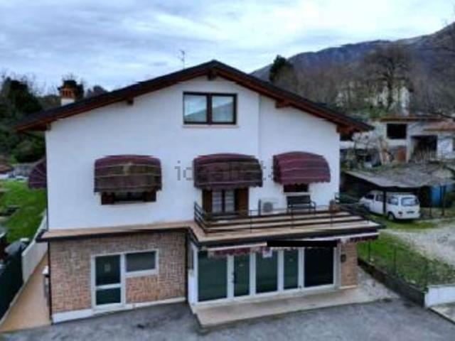 Locale Commerciale in vendita a Aviano, Friuli-Venezia Giulia