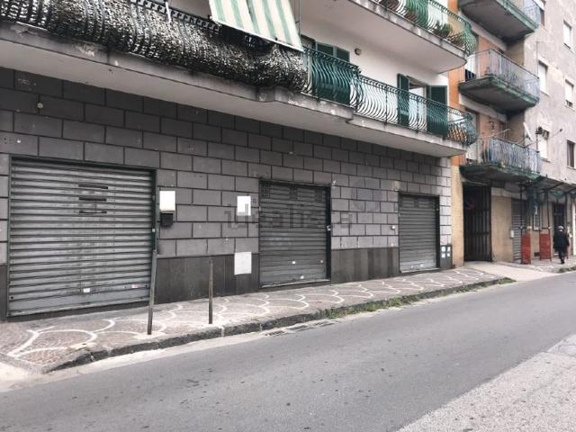 Locale Commerciale in vendita a Giugliano In Campania, Campania