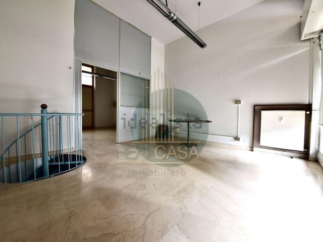 Locale Commerciale in vendita a San Martino, Mozzate
