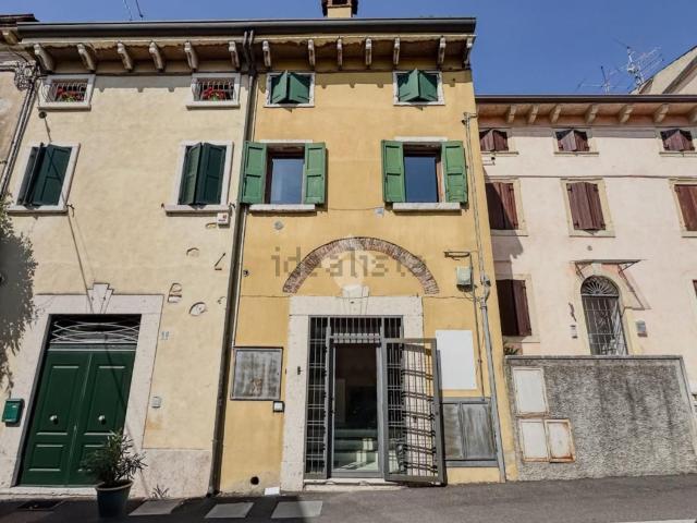 Locale Commerciale in vendita a San Pietro In Cariano, Veneto