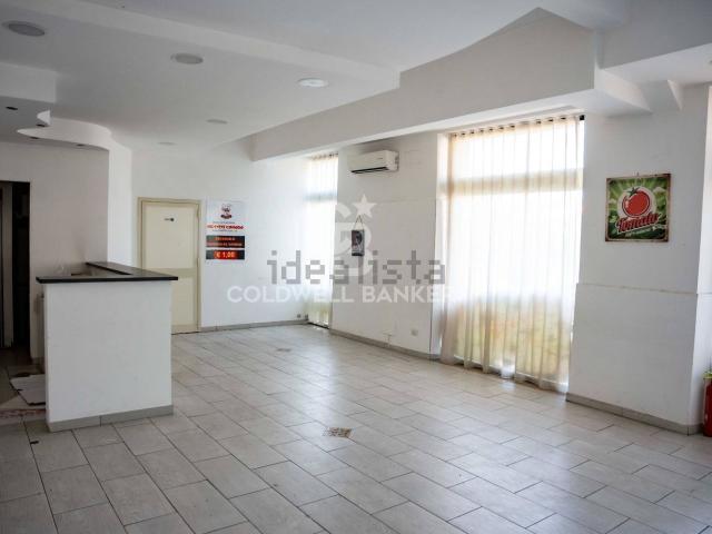 Locale Commerciale in vendita a Caltagirone, Sicilia