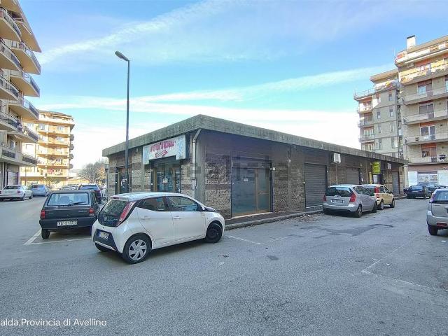 Locale Commerciale in vendita a Atripalda, Campania