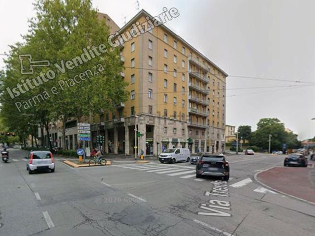 Locale Commerciale in vendita a Parma Centro, Sorbolo