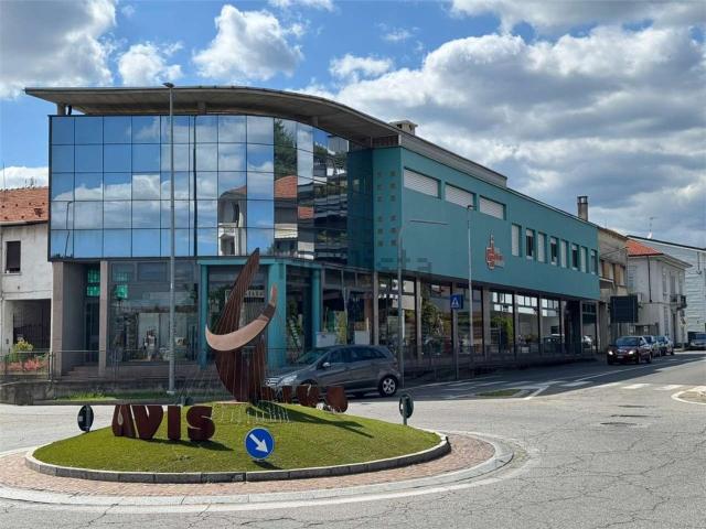 Locale Commerciale in vendita a Piemonte, Novara