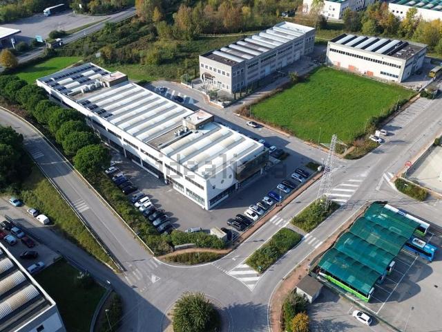 Locale Commerciale in vendita a Varone, Desenzano Del Garda