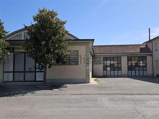 Locale Commerciale in vendita a Marche, Ancona