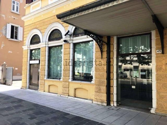 Locale Commerciale in vendita a Borgo Castello, Gorizia