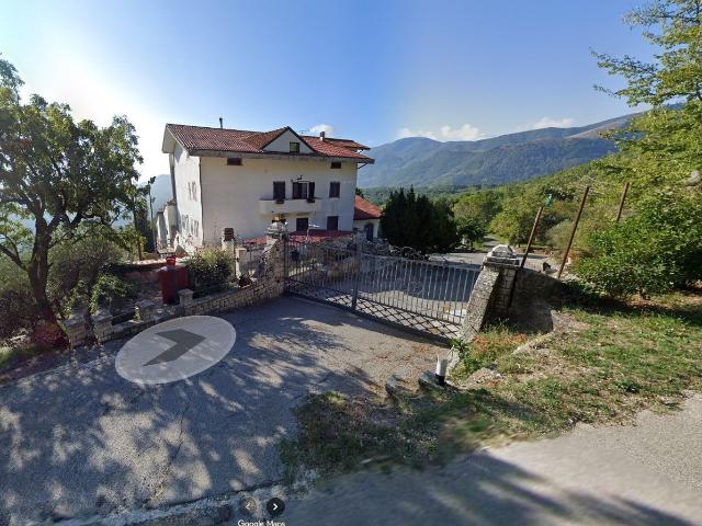 Locale Commerciale in vendita a Dugenta, Campania
