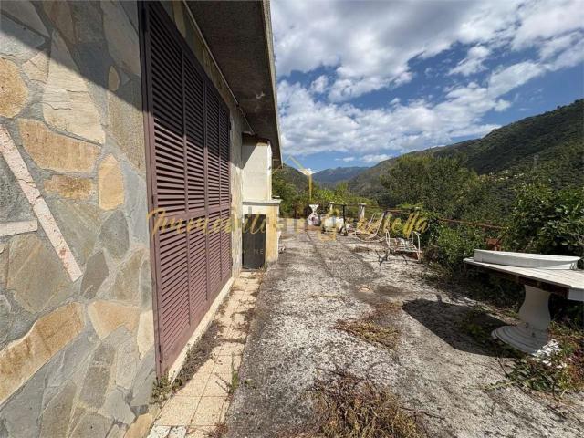 Locale Commerciale in vendita a Bevera, Ventimiglia