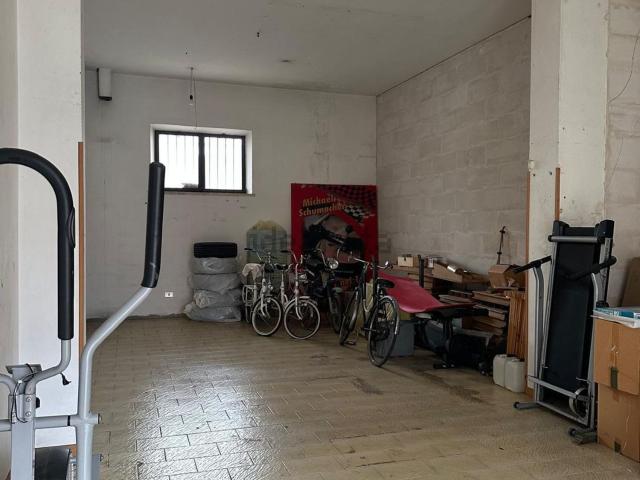 Locale Commerciale in vendita a Villa San Giuseppe, Colli del Tronto