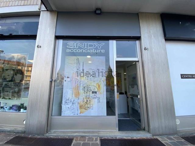 Locale Commerciale in vendita a Piazzo, Piemonte
