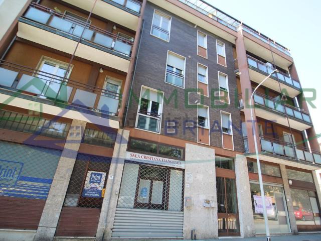 Locale Commerciale in vendita a Oltresempione, Legnano