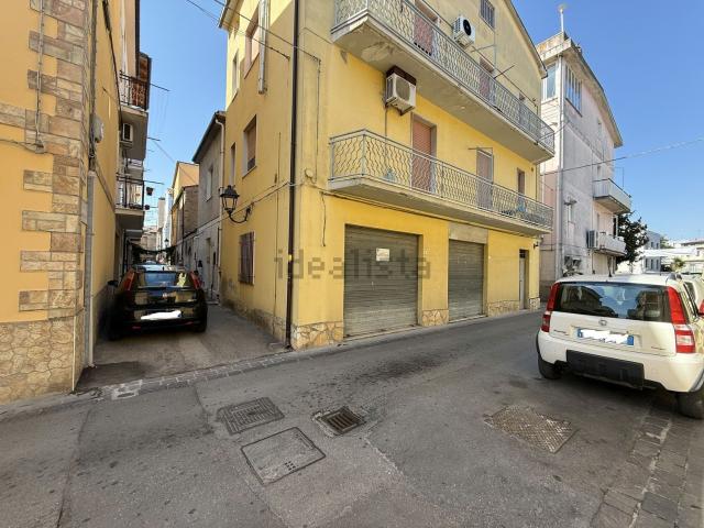 Locale Commerciale in vendita a Piane Sant'Angelo, San Salvo