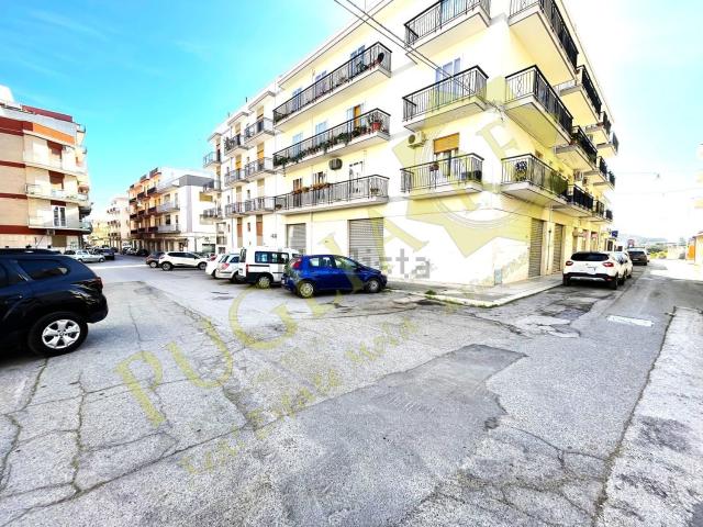 Locale Commerciale in vendita a Puglia, Bari