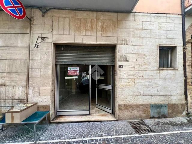 Locale Commerciale in vendita a Cupo-Casarino, Notaresco
