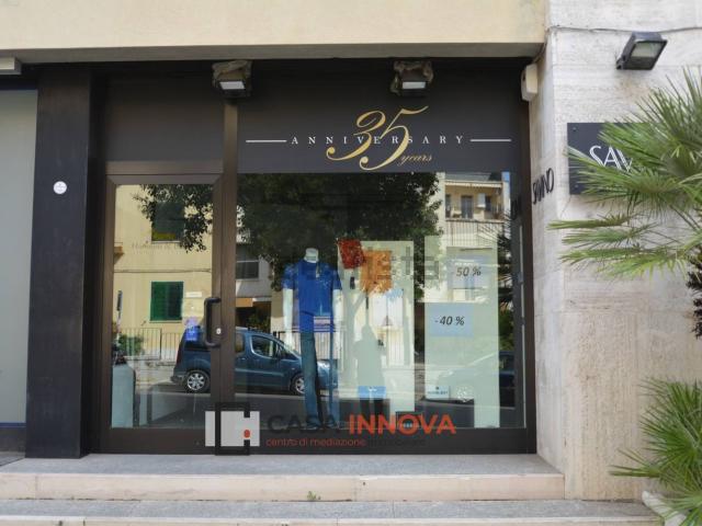 Locale Commerciale in vendita a Piazza Guglielmo Marconi Ex Mercato Ortofrutticolo, Matera