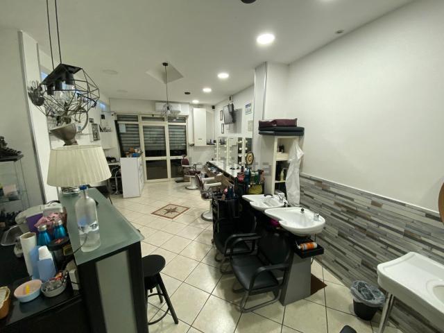 Locale Commerciale in vendita a Camaldoli, Campania