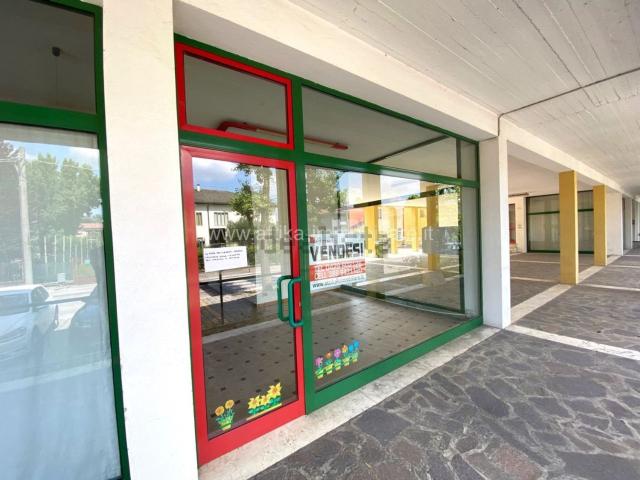 Locale Commerciale in vendita a Prà, Este