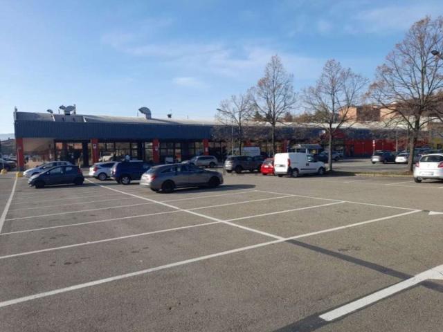 Locale Commerciale in vendita a Tresinaro - Secchia, Re