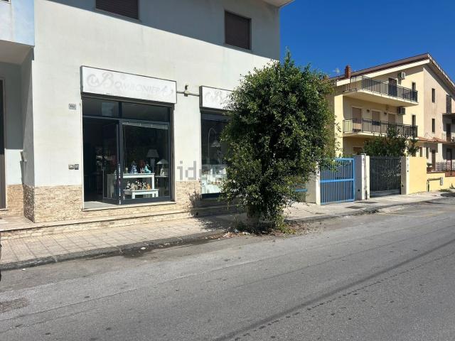 Locale Commerciale in vendita a Venetico, Sicilia