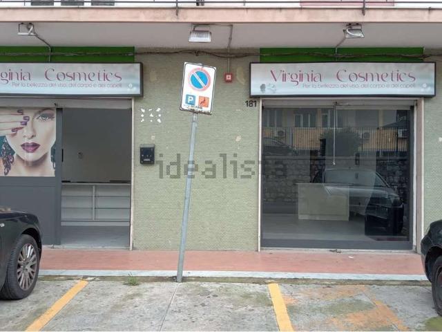 Locale Commerciale in vendita a Villaggio Santa Rosalia, Monreale