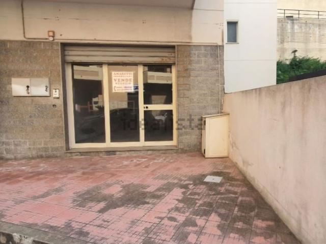 Locale Commerciale in vendita a Calabria, Reggio Calabria