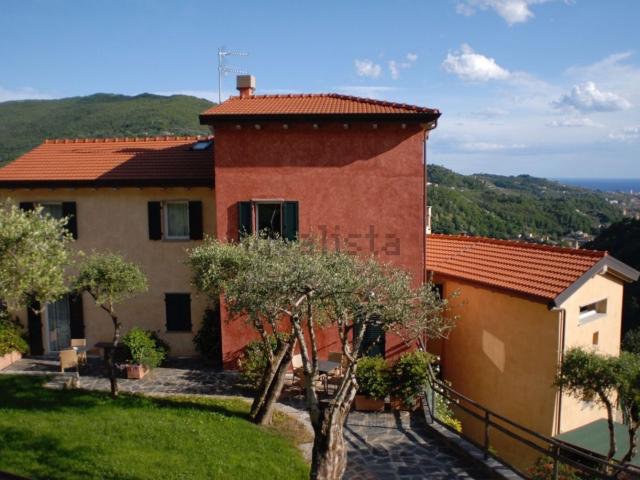 Locale Commerciale in vendita a Carasco, Liguria