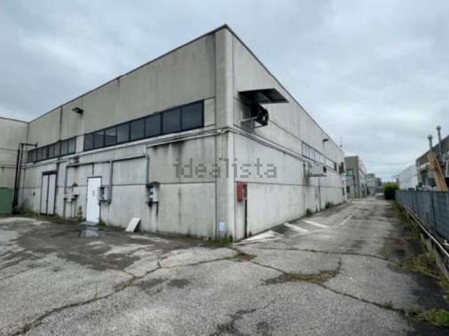 Locale Commerciale in vendita a Veggiano, Veneto