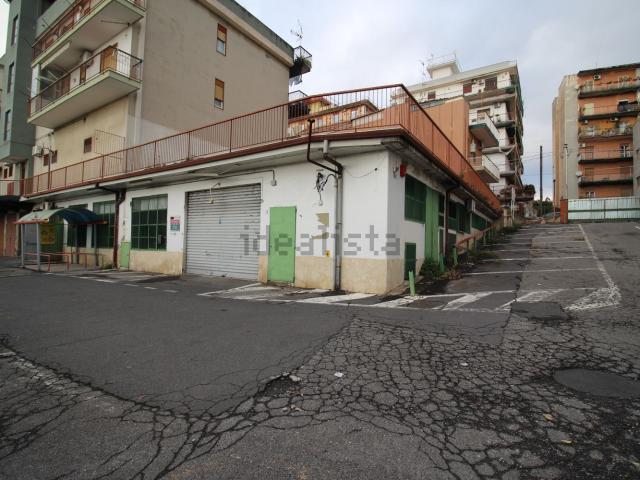 Locale Commerciale in vendita a Gravina Di Catania, Sicilia