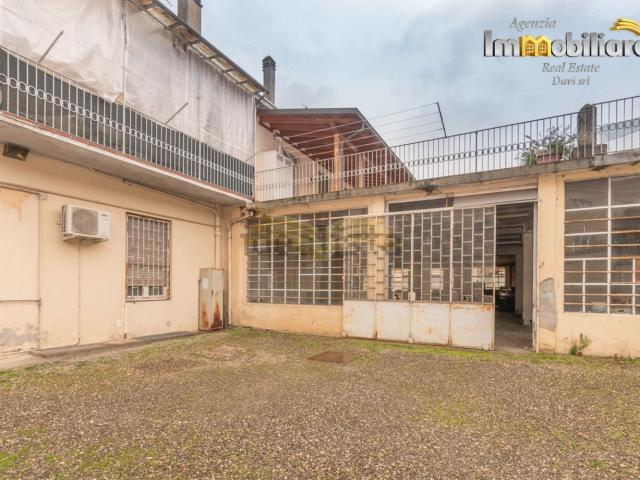 Locale Commerciale in vendita a Coinor, Piemonte