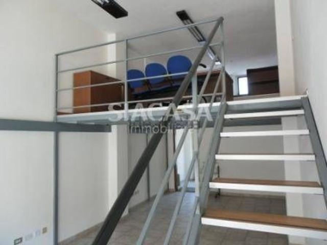 Locale Commerciale in vendita a Agrate Brianza, Lombardia