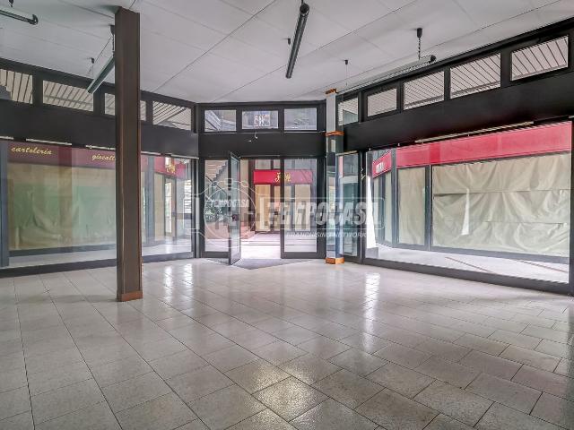 Locale Commerciale in vendita a Turbigo, Lombardia