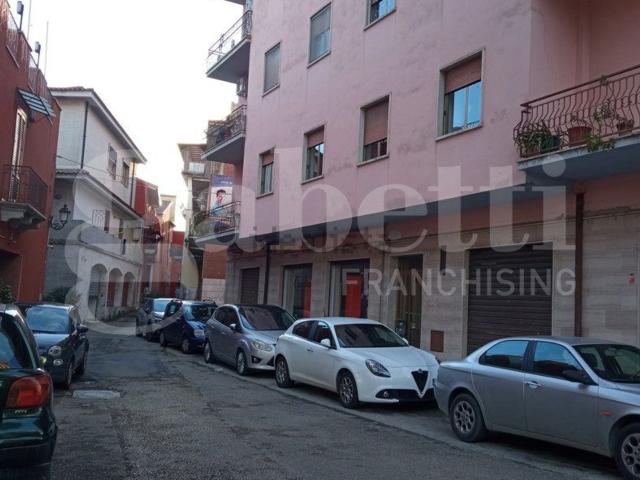 Locale Commerciale in vendita a Benevento, Campania