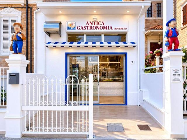 Locale Commerciale in vendita a Sant'Antonio, Marche