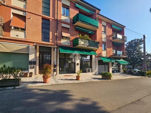 Locale Commerciale in vendita a Comunità Montana Parco Alto Garda bresciano, Salò