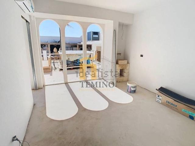 Locale Commerciale in vendita a Quota 12, Puglia